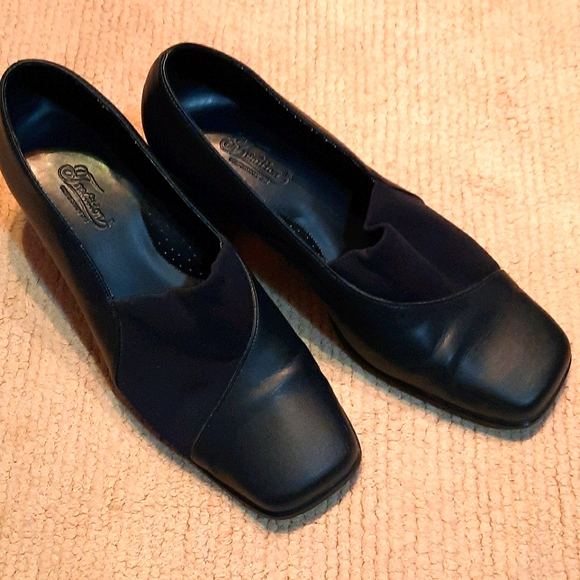 Black dress shoes - Picture 1 of 3